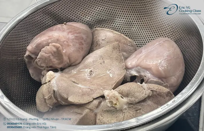 Những nguyên liệu cần chuẩn bị để luộc lòng heo