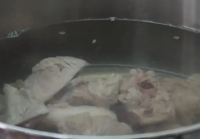 Bước 1: Sơ Chế Nguyên Liệu