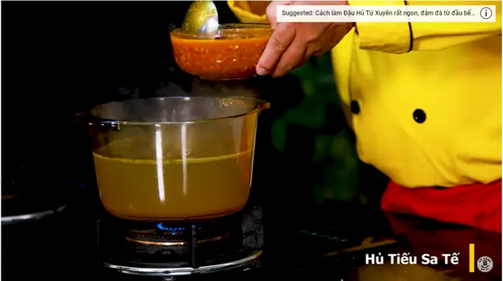 Bước 6: Đong phần nước dùng xương để nấu hủ tiếu Bước 6: Đong phần nước dùng xương để nấu hủ tiếu