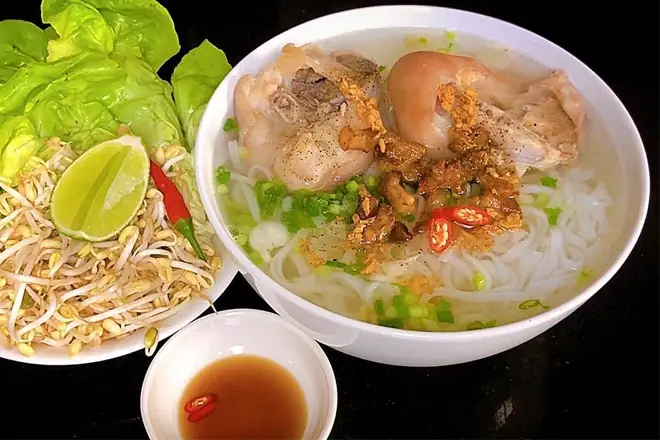 Cách nấu hủ tiếu giò heo ngon từ thịt ngọt từ xương Cách nấu hủ tiếu giò heo ngon từ thịt ngọt từ xương