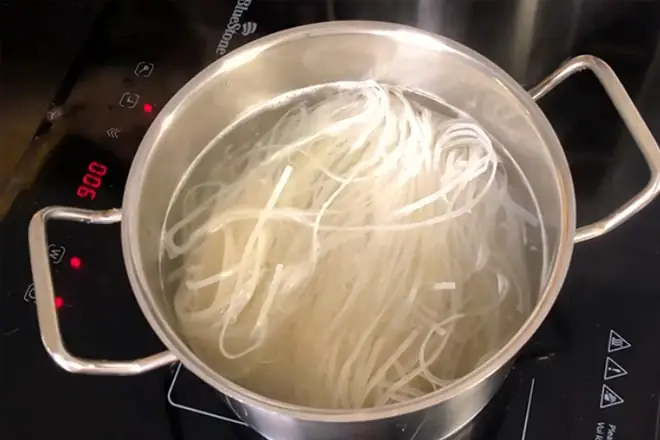 Cách nấu hủ tiếu giò heo ngon từ thịt ngọt từ xương Cách nấu hủ tiếu giò heo ngon từ thịt ngọt từ xương