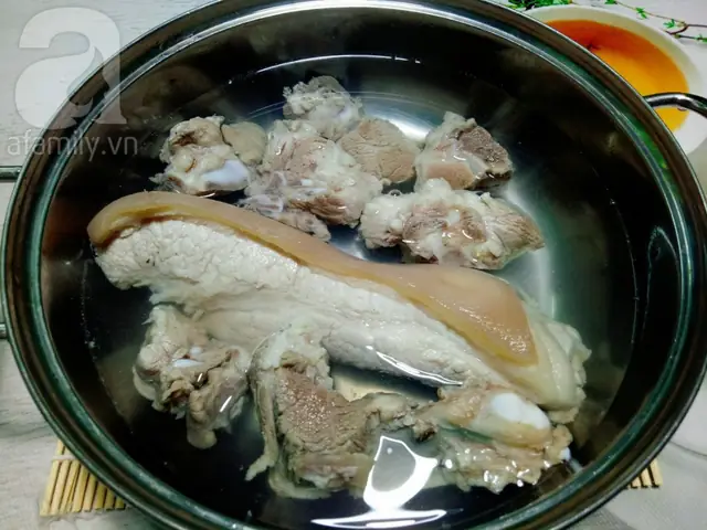 Hủ Tiếu Có Vị Thanh Ngọt, Đậm Đà Của Nước Dùng, Vị Tươi Ngon Của Tôm, Thịt, Trứng Cút. Với Cách Nấu Đơn Giản Thế Này, Bạn Có Thể Nấu Thật Ngon Để Đổi Bữa Cho Cả Nhà.