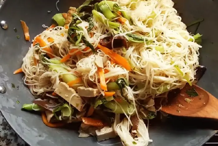 Hủ Tiếu Xào Chay Bao Nhiêu Calo? Ăn Có Mập Không?