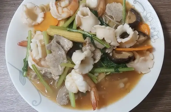 Cách làm món hủ tiếu xào ngon như người Hoa