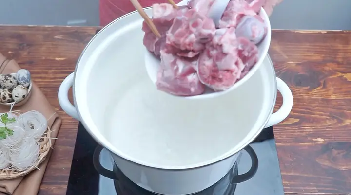 Hướng Dẫn Chi Tiết Cách Thực Hiện Món Hủ Tiếu Nam Vang Ngon Chuẩn Vị