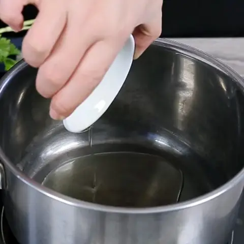 Xào nguyên liệu Xào nguyên liệu