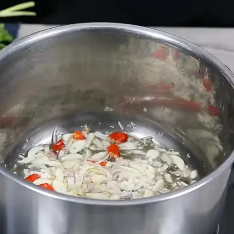 Xào nguyên liệu Xào nguyên liệu