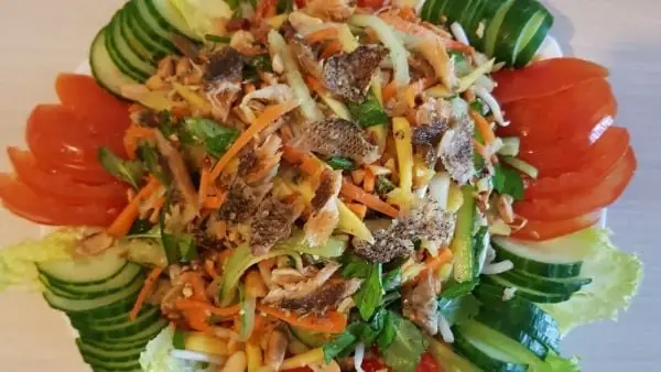 Khô cá sặc trộn gỏi dưa leo Khô cá sặc trộn gỏi dưa leo