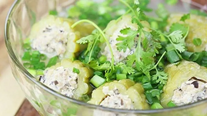 Cách nấu canh khổ qua nhồi đậu hũ chay thơm ngon đơn giản tại nhà