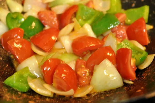 Äá» làmmón bò lúc láº¯csiêu ngon táº¡i gia mà không cáº§n pháº£i thành thá»¥c nhiá»u kÄ© nÄng cháº¿ biáº¿n. ÄÆ¡n giáº£n chá» cáº§n báº¡n xem công thá»©c bên dÆ°á»i, mua Äá»§ các loáº¡i nguyên liá»u cáº§n náº¥u và làm theo các bÆ°á»c mà mình hÆ°á»ng dáº«n là có ngay món ngon cho cáº£ nhà thÆ°á»ng thá»©c vào ngày thá»© 3 vui váº».