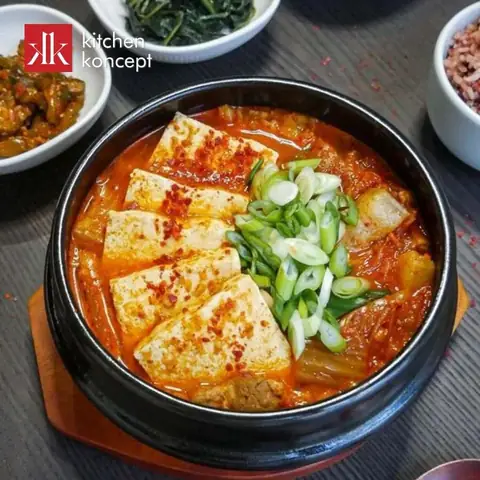 Tiến Hành Nấu Canh Kim Chi Thịt Bò Tiến Hành Nấu Canh Kim Chi Thịt Bò