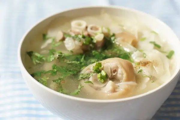 Cháo Giò Heo Nấu Lá Đinh Lăng