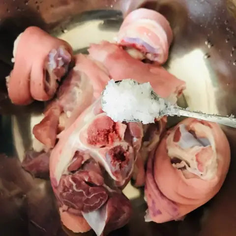 Cách nấu lagu giò heo béo ngọt cực ngon đổi vị cho bữa cơm gia đình