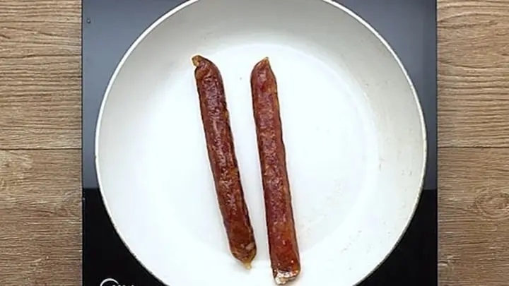 1cách Chiên Lạp Xưởng Bằng Nước 1cách Chiên Lạp Xưởng Bằng Nước