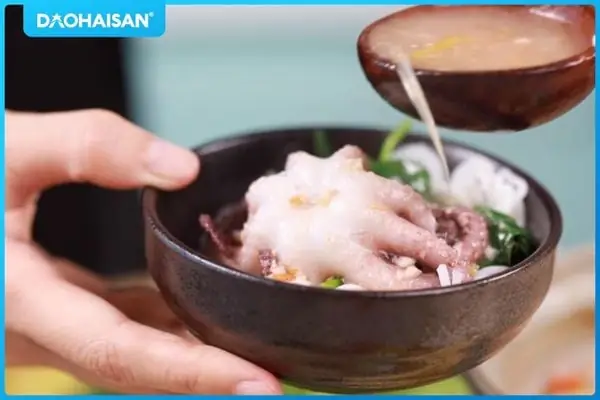 Thưởng Thức Món Lẩu Bạch Tuộc Chua Cay Kiểu Hàn