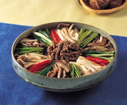 3. Lẩu bạch tuộc Nakji jeongol 3. Lẩu bạch tuộc Nakji jeongol