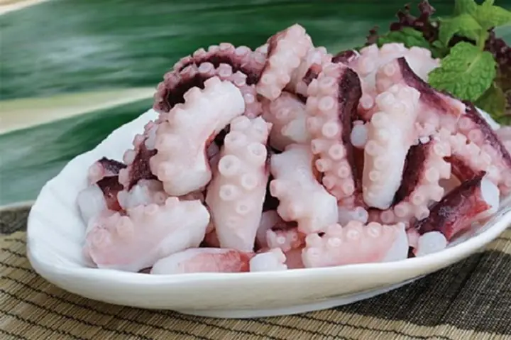 Bước 1: Sơ nguyên liệu nấu lẩu Bước 1: Sơ nguyên liệu nấu lẩu