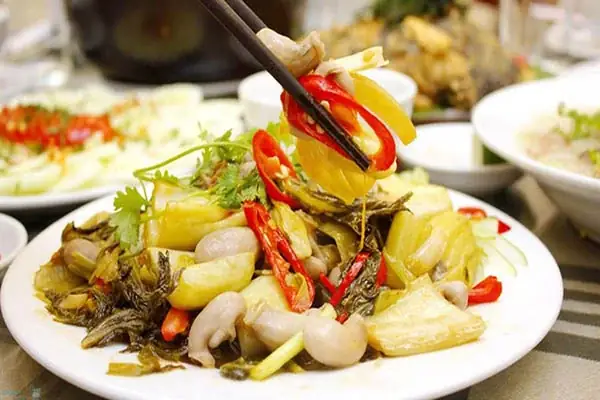 Bao tử cá ba sa nấu dưa chua