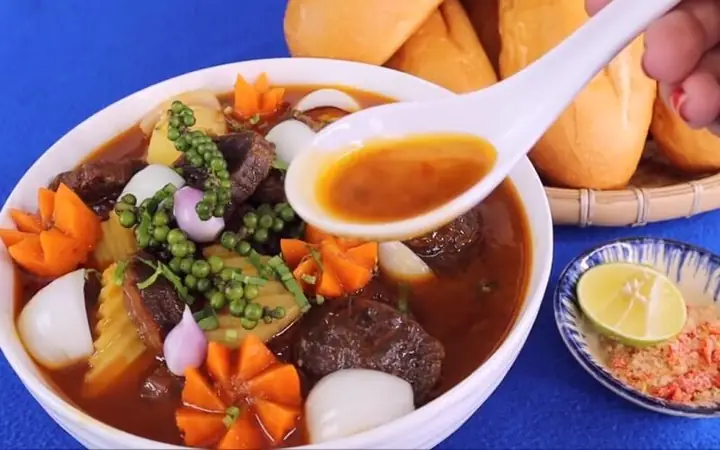 Bắp Bò Nấu Tiêu Xanh