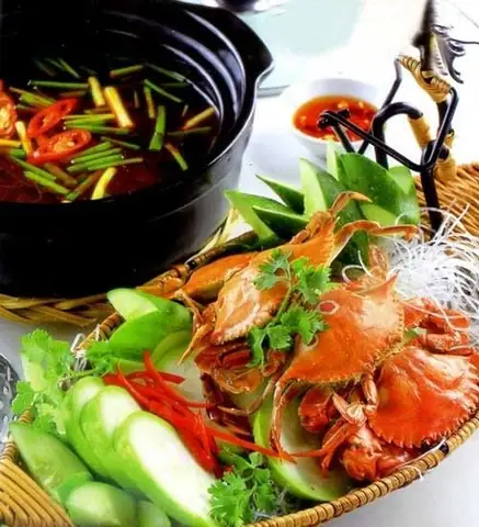 Cực Bắt Miệng Với Món Lẩu Cua Biển Nấu Bầu Theo Kiểu Này