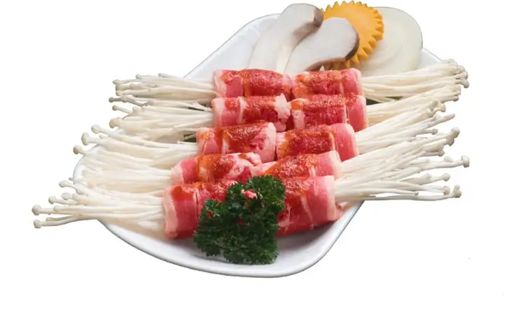 Bước 3: Cuốn bò cuốn nấm ăn lẩu Bước 3: Cuốn bò cuốn nấm ăn lẩu