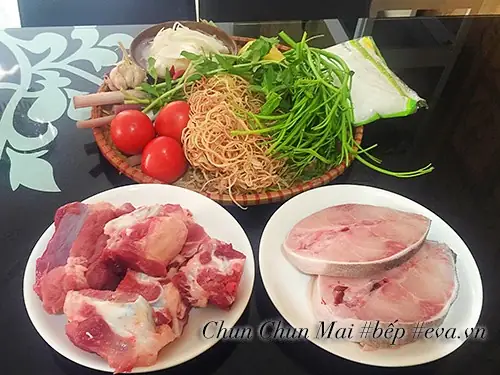 Dịp Tết Dương lịch được tụ tập bên gia đình, bạn bè cùng nhau thưởng thức món lẩu cá măng chua ngon thì còn gì tuyệt hơn.