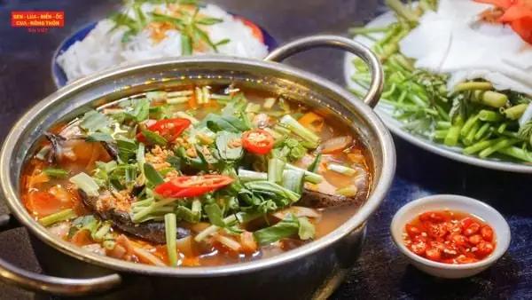 Cá chình nấu lẩu măng chua ai ăn cũng phải xuýt xoa