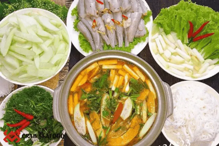 Quảng Bình sở hữu rất nhiều món ẩm thực đặc sắc, trong đó không thể không nhắc tới món lẩu cá khoai nức tiếng, đậm chất vùng biển.