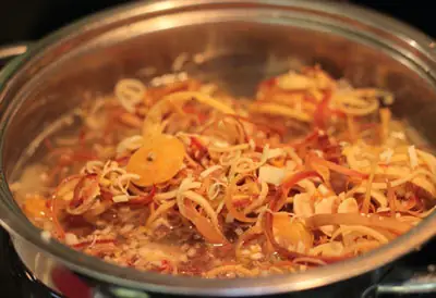 Canh sưá»n non nấu khế và hoa chuá»i Canh sưá»n non nấu khế và hoa chuá»i