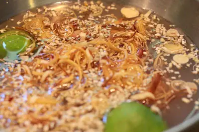 Canh sưá»n non nấu khế và hoa chuá»i Canh sưá»n non nấu khế và hoa chuá»i