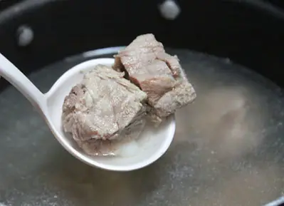 Canh sưá»n non nấu khế và hoa chuá»i Canh sưá»n non nấu khế và hoa chuá»i