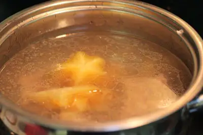 Canh sưá»n non nấu khế và hoa chuá»i Canh sưá»n non nấu khế và hoa chuá»i