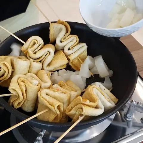 Nấu súp chả cá