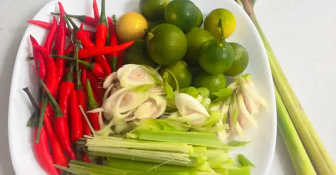 Nguyên liệu làm chân gà ngâm sả tắc(Cho 5 - 6 người ăn)