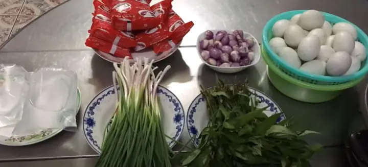 Cách Nấu Lẩu Hột Vịt Lộn Đơn Giản