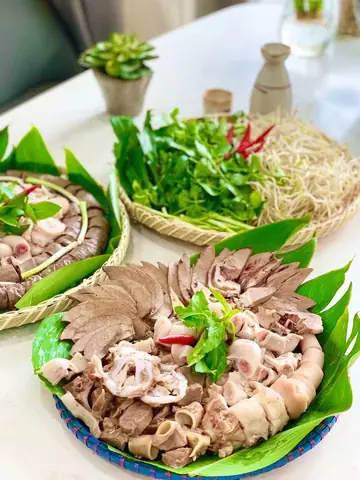 Tiết Trời Mát Mẻ Như Thế Này Mà Được Xì Xụp Bên Nồi Lẩu Cháo Lòng Thơm Ngon Nóng Hổi Thì Còn Gì Bằng. Tiết Trời Mát Mẻ Như Thế Này Mà Được Xì Xụp Bên Nồi Lẩu Cháo Lòng Thơm Ngon Nóng Hổi Thì Còn Gì Bằng.