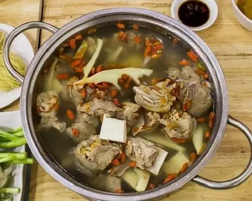 CÃ¡ch náº¥u láº©u thá»t chÃ³ ngon háº¥p dáº«n áº¥m lÃ²ng ngÃ y mÆ°a báº±ng 2 cÃ´ng thá»©c