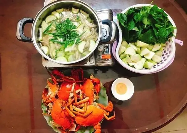 Cực Bắt Miệng Với Món Lẩu Cua Biển Nấu Bầu Theo Kiểu Này Cực Bắt Miệng Với Món Lẩu Cua Biển Nấu Bầu Theo Kiểu Này