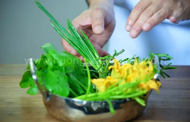 Lẩu Cua Đồng Ăn Với Rau Gì?