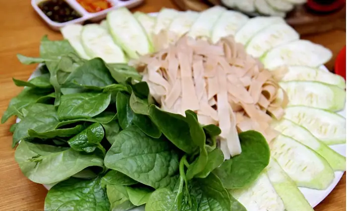 Cách Nấu Lẩu Cua Biển Hải Sản Chua Cay