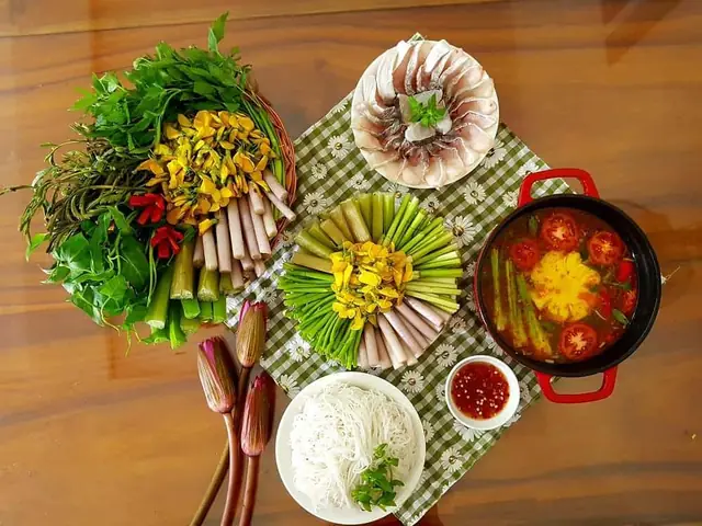 Cách nấu lẩu cá lăng chua ngọt