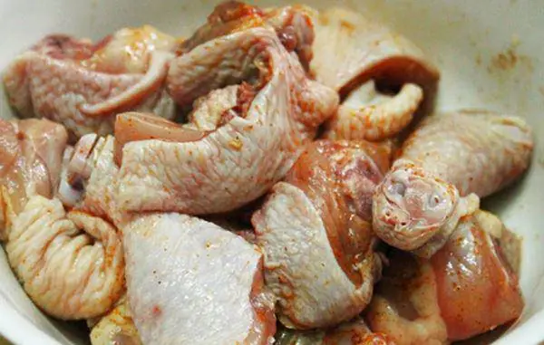 Bước 1: Sơ chế gà Bước 1: Sơ chế gà