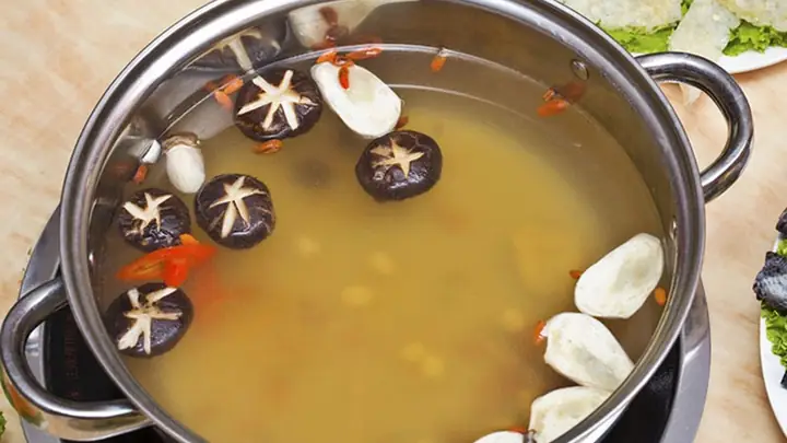 9Bí quyết nấu nước lẩu gà ngon