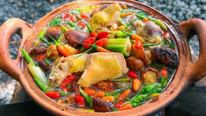 2Cách nấu lẩu gà ớt hiểm