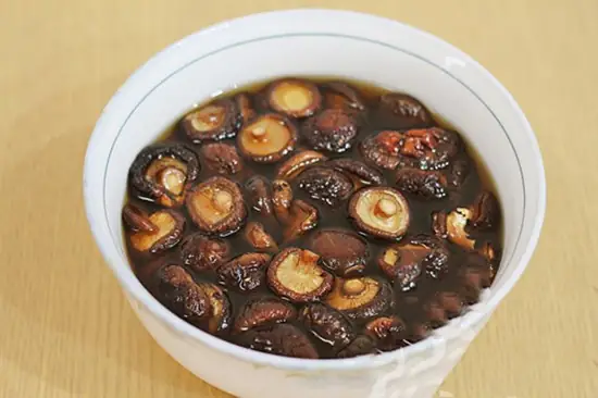 Cách Làm Lẩu Nấm Gà: Sơ Chế Nguyên Liệu Cách Làm Lẩu Nấm Gà: Sơ Chế Nguyên Liệu