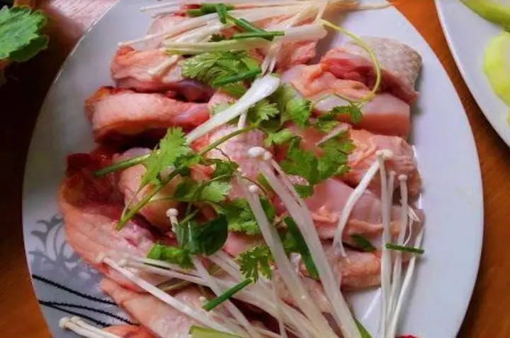 Gà chặt miếng vừa ăn Gà chặt miếng vừa ăn