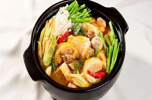 Bước 4: Cách Làm Nước Lẩu Gà Thái Chua Cay