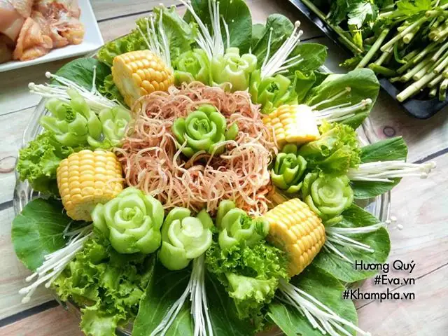 Vào Những Ngày Se Lạnh, Được Cùng Cả Nhà Quây Quần Bên Nồi Lẩu Gà Thập Cẩm Nóng Hổi, Nghi Ngút Khói Thì Còn Gì Bằng. Vào Những Ngày Se Lạnh, Được Cùng Cả Nhà Quây Quần Bên Nồi Lẩu Gà Thập Cẩm Nóng Hổi, Nghi Ngút Khói Thì Còn Gì Bằng.