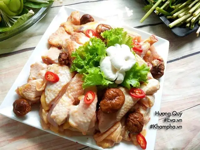 Vào Những Ngày Se Lạnh, Được Cùng Cả Nhà Quây Quần Bên Nồi Lẩu Gà Thập Cẩm Nóng Hổi, Nghi Ngút Khói Thì Còn Gì Bằng. Vào Những Ngày Se Lạnh, Được Cùng Cả Nhà Quây Quần Bên Nồi Lẩu Gà Thập Cẩm Nóng Hổi, Nghi Ngút Khói Thì Còn Gì Bằng.