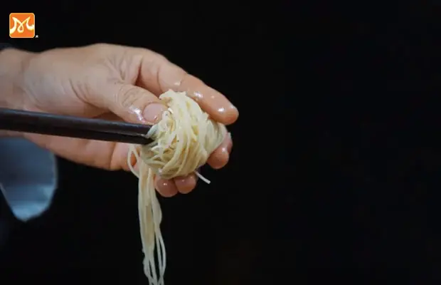 Bước 5: Luộc mì Bước 5: Luộc mì